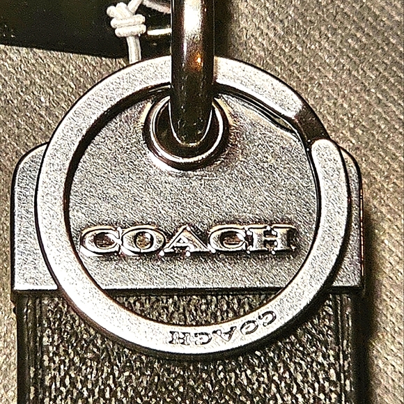 (UNISEX) COACH LOOP KEY FOB IN SIGNATURE CANVAS (NWT) - Picture 3 of 7